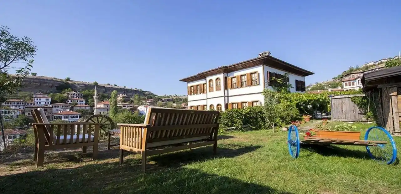 Çeşmeli Konak Hotel Garden