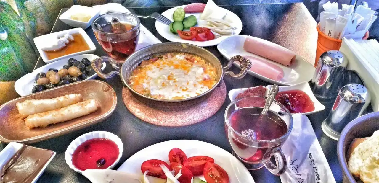 Peynir Ekmek Cafe & Kahvaltı