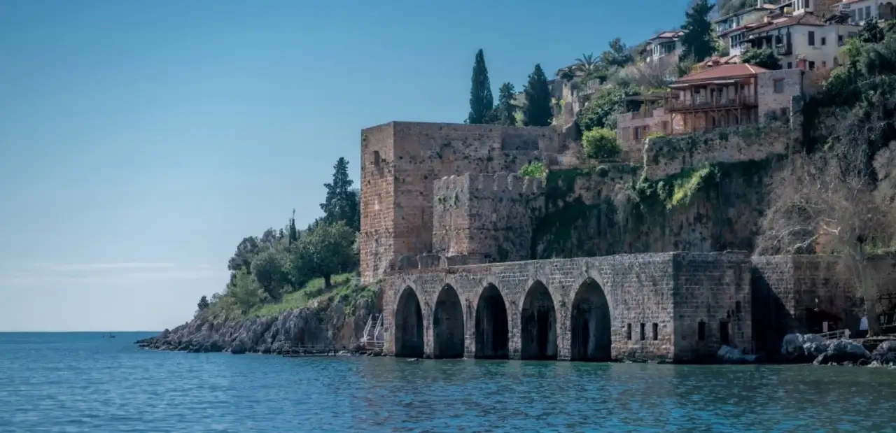 Alanya Tersanesi ve Tophane