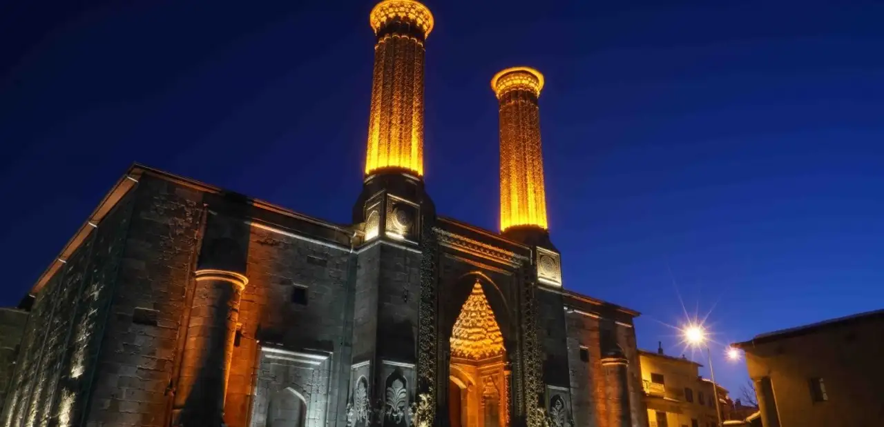 Çifte Minareli Medrese (Erzurum)