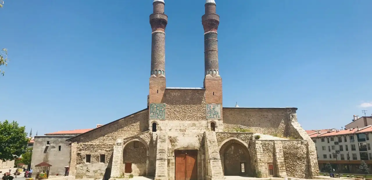 Çifte Minareli Medrese