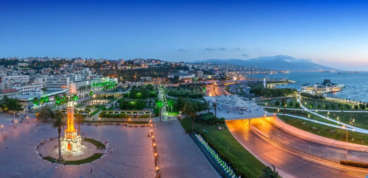 Konak Meydanı