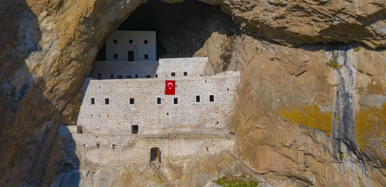 Şebinkarahisar Meryem Ana Manastırı