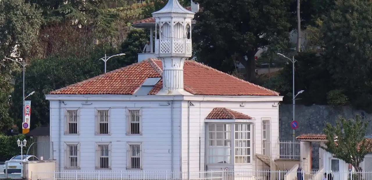 Üryanizade Ahmet Esat Efendi Camii