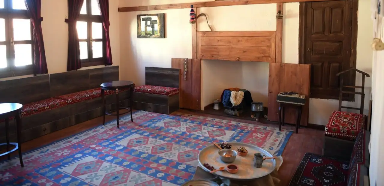 Uşak Halı Kilim Müzesi