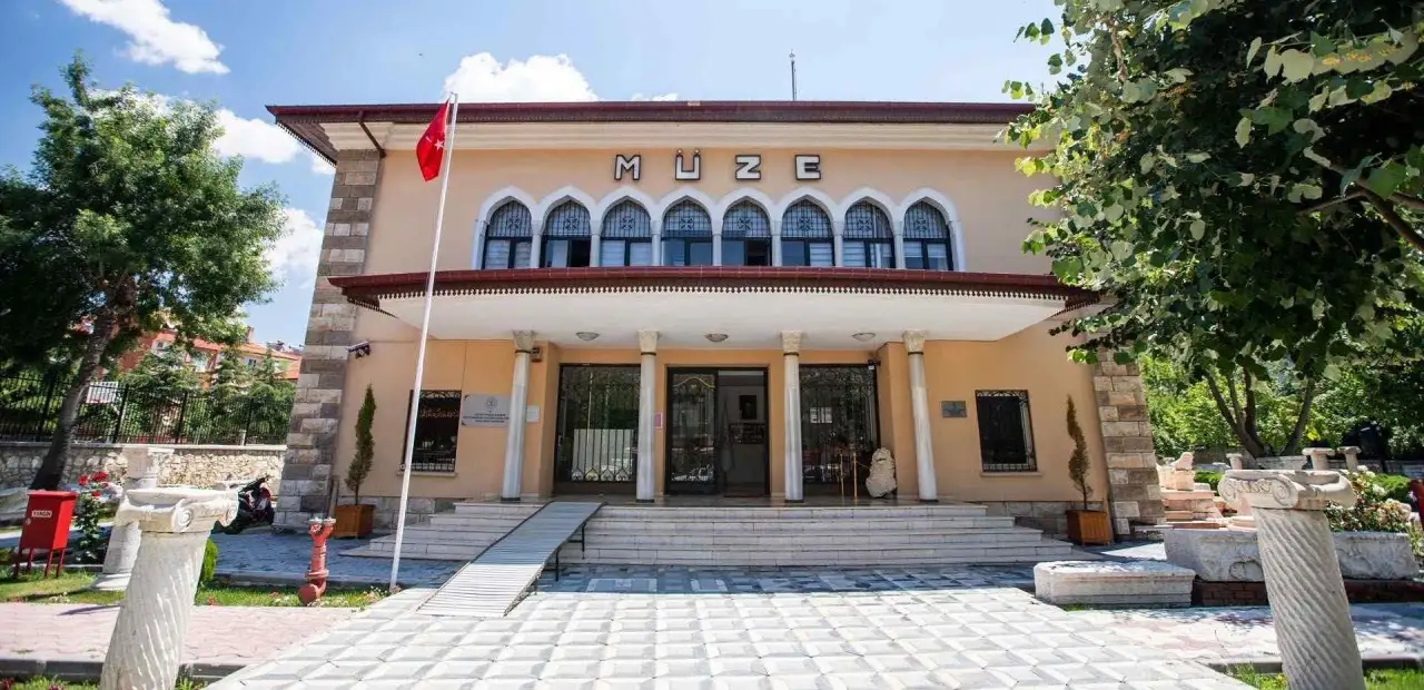 Yalvaç Müzesi